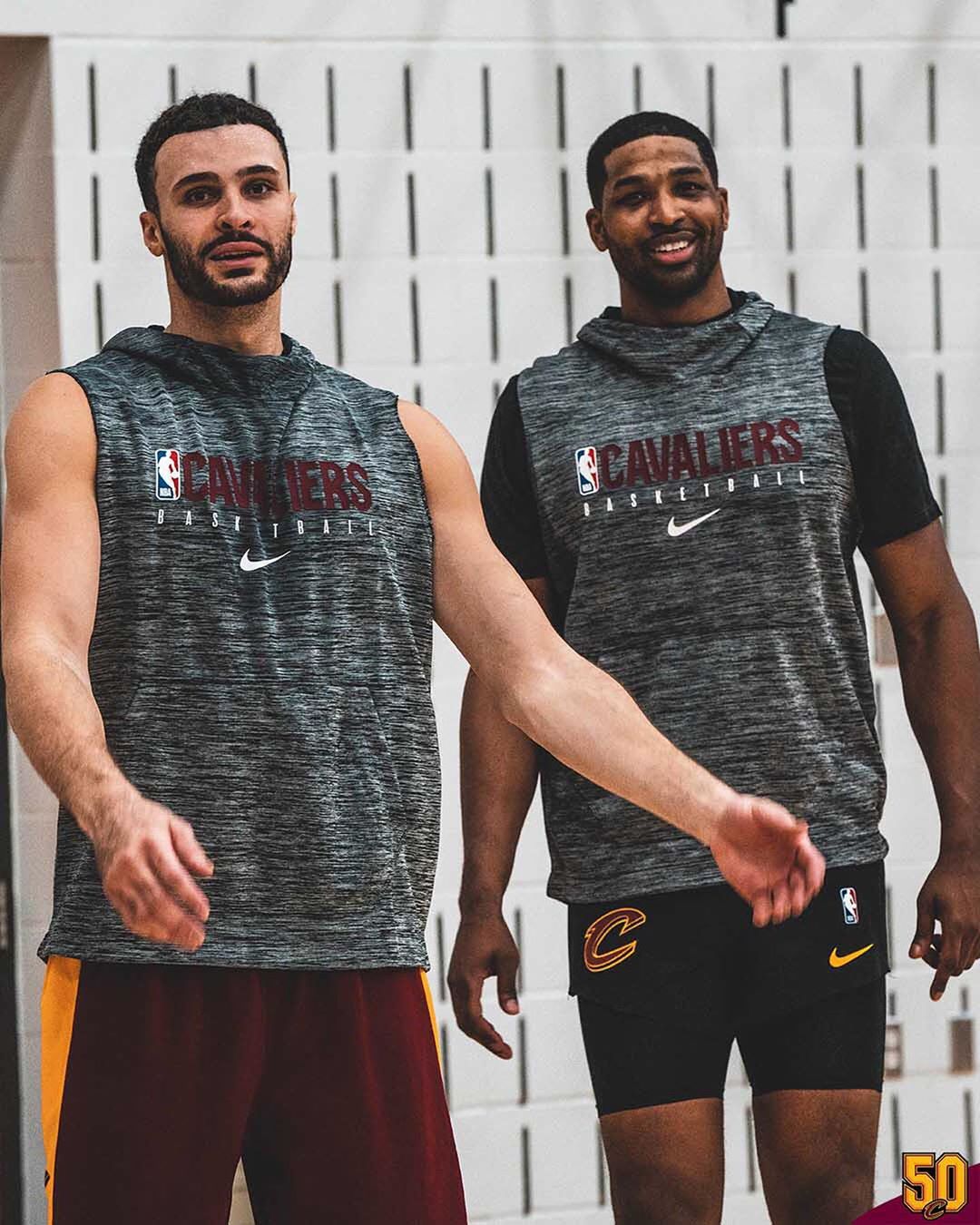 一场先发出 一场先发出