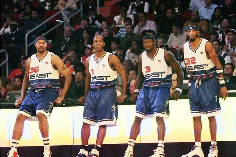 而镜头里的 而镜头里的